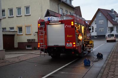 Vollgelaufene Keller und Tiefgaragen haelt die Feuerwehr auf Trab